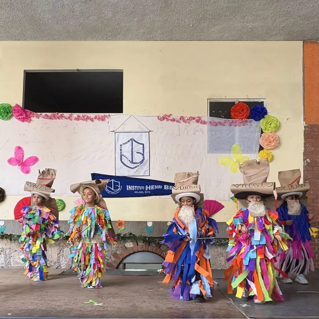 Estudiantes del Instituto Henri Beyle